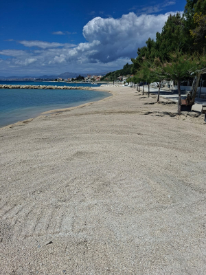 Završeni radovi na dohrani plaža i sanaciji pera u Podstrani
