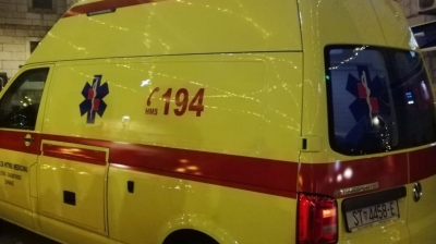 Krilo Jesenice: Kamenjem zasuo vozilo hitne pomoći, ozlijeđeni zdravstveni radnici