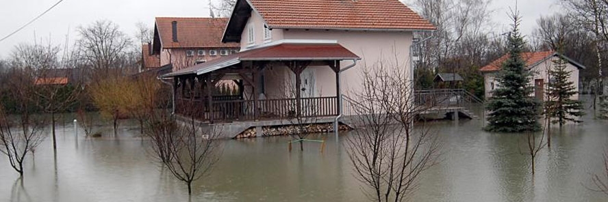 Sisak se sprema za evakuaciju, prijeti vodeni val od četiri metra, a nasip popušta.