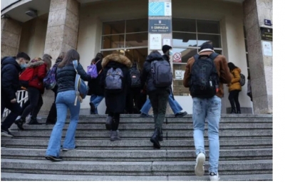 Maturanti iz SDŽ od ponedjeljka se vraćaju na nastavu u školu, kao i praktikanti. Ostali su još online, osim najmlađih koji su stalno u klupama