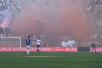 STRAŠNE POSLJEDICE 'KOREOGRAFIJE' NA DERBIJU Topovski udar s Torcidine tribine pao blizu vatrogasca i odnio mu dio prsta, sudac bježao od baklji