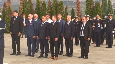 Povodom Dana neovisnosti izaslanstvo županije položilo vijence na groblju branitelja