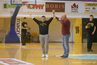 Što ću s tolikim ćevapima? Uh, slijedi mi nekoliko rođendana, bit će fešte, počastit ću sve prijatelje – rekao je Petar